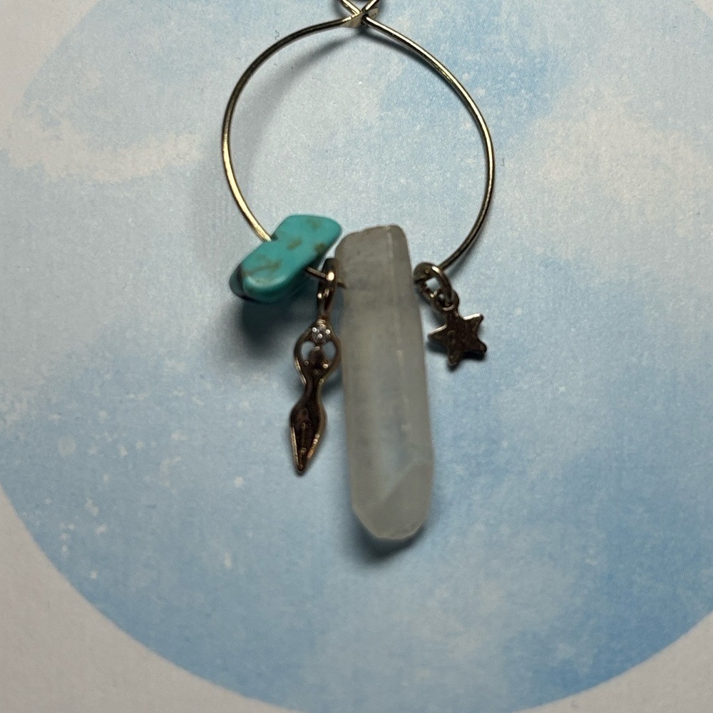 NWT Gold Tone Whimsical Quartz Necklace with Gold Tone Charms and Turquoise - Picture 2 of 5